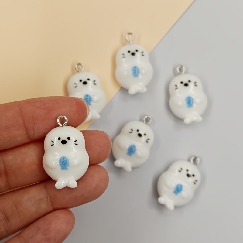 Resin Craft Supplies - 6個入り レジン製 魚とアザラシのチャーム。かわいらしい小さな海の生き物モチーフのペンダント。ファスナーの飾りや、海洋をテーマにしたアクセサリー作りに使えるDIYクラフト用品。