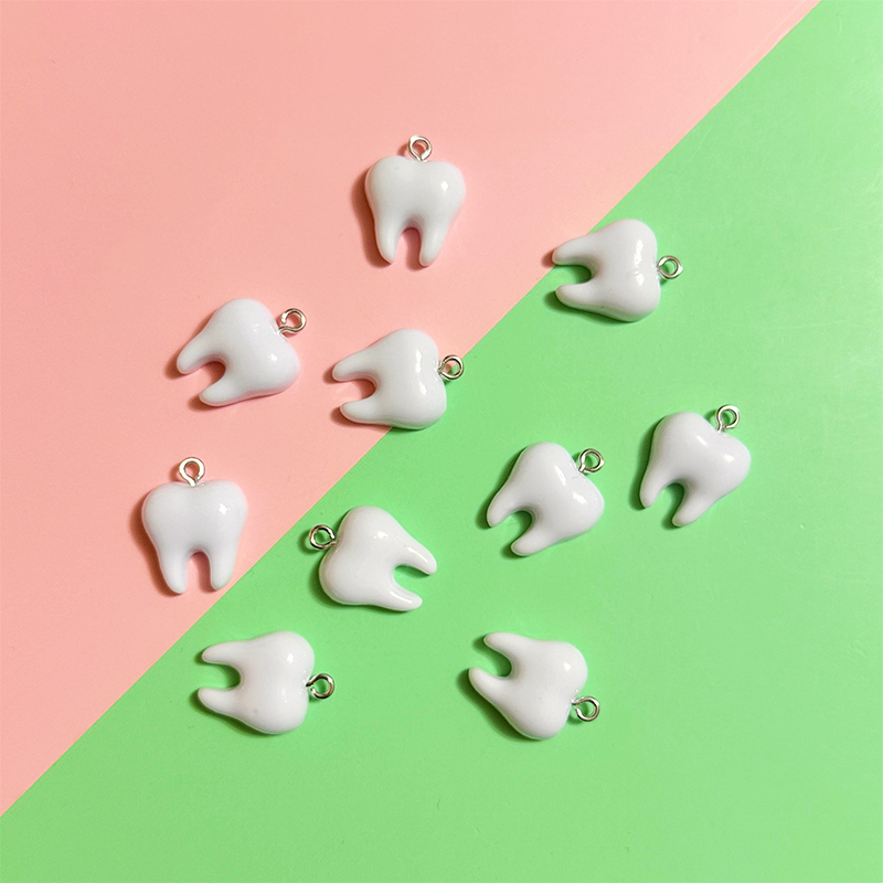 10 個かわいい白い歯樹脂ペンダント小さな歯チャームジュエリ - Resin Craft Projects のレビューと価格